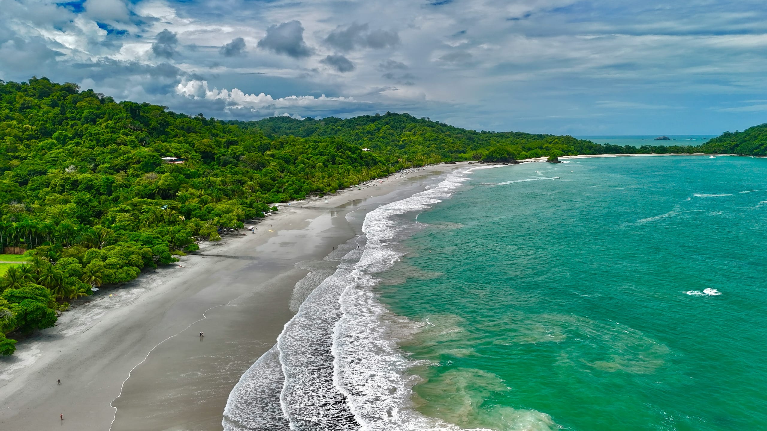 Playa de arena del Parque Nacional Manuel Antonio, Pacífico de Costa Rica