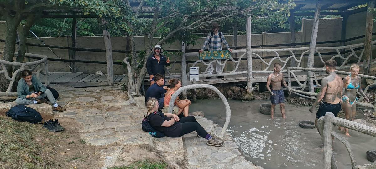 Aguas termales y parque de monos en el Pacífico — foto 4