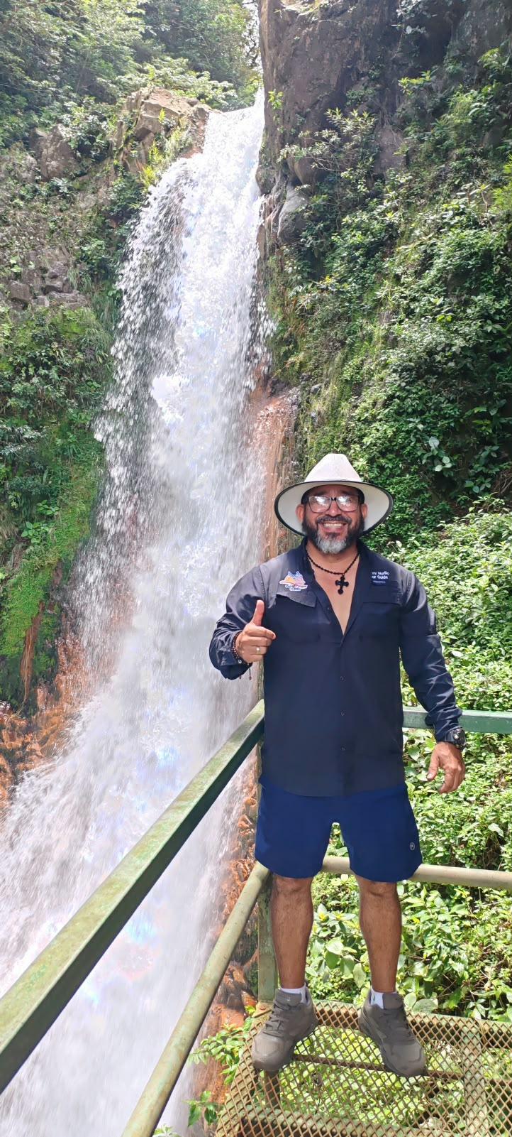Cascadas, rappel y puentes colgantes en selva tropical — foto 5